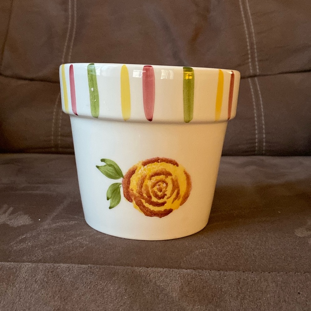 Decorative flower pot/container